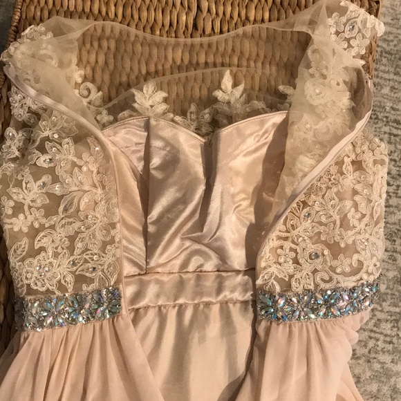 Brand new gown - Picture 6 of 6